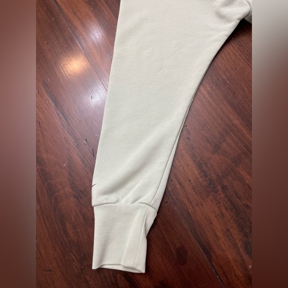 Nike Embossed Cropped Crewneck‎ Sweatshirt Size XS Sage Green Athleisure School - Picture 11 of 13